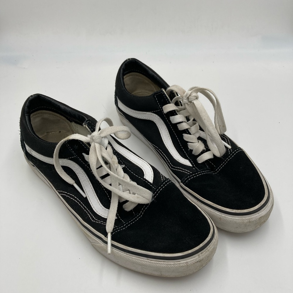 Vans size 8 Men’s black canvas Old Skool shoe